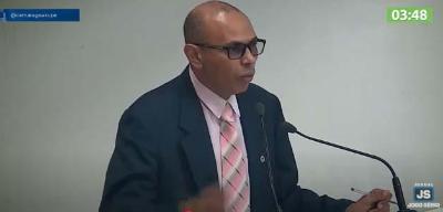 Vereador Carlo enaltece a figura de Dr. Heber, que denomina Comenda por sua grandeza enquanto ser humano, mdico e lder poltico