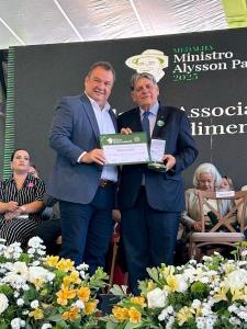 Cooxup recebe Medalha Ministro Alysson Paolinelli por destaque no agro e desenvolvimento sustentvel