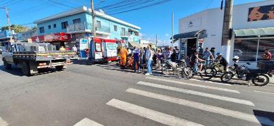 Motociclista fica ferido em grave coliso com automvel na cidade de Guaxup