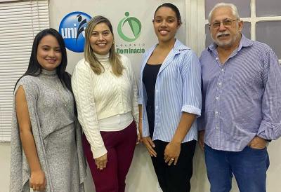 Direo das escolas da FUNDEG incentiva a prtica de LIBRAS em Guaxup