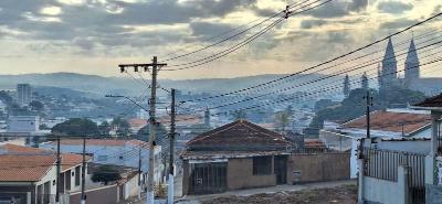 Cidade de Guaxup amanhece sob forte fumaa nesta segunda-feira