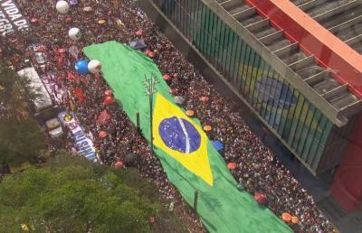 Multides ocupam ruas de trinta e trs cidades em protesto contra a PEC da Blindagem e o Projeto de Anistia