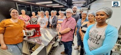 Sucesso absoluto o primeiro dia de cursos gratuitos da carreta gastronmica do SENAC em Guaxup