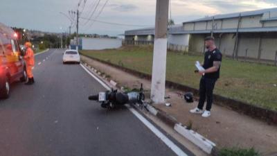 Motociclista morre aps coliso com poste em Guaxup