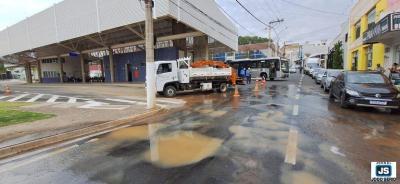 ATENO: Trecho da Rua Dr. Jeremias Zerbini interditado para manuteno em adutora rompida