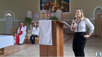 Reitora discursa emocionada sobre as assistncias de Jesus, Dom Incio e So Jos s escolas da FUNDEG