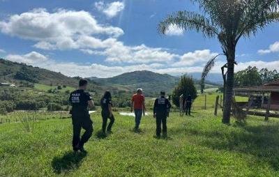 Dupla  presa e armas so apreendidas durante operao contra crimes rurais no Sul de Minas