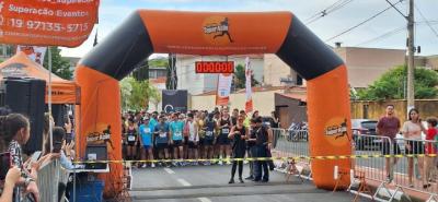 Centenas de atletas participaram da corrida 