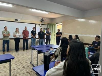 Unifeg apresenta oportunidades a estudantes do 3� ano em visita � Escola Estadual Cel. Jo�o Ferreira Barbosa