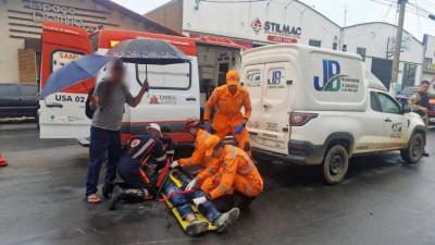 Coliso entre moto e carro deixa motociclista ferido em Alfenas