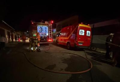 Incndio atinge residncia no bairro Sion, em Varginha