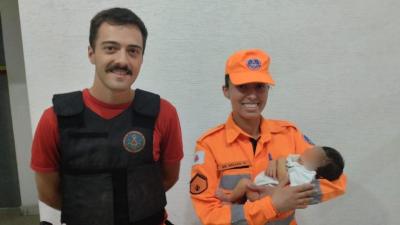 Bombeiro Militar salva beb de apenas 7 dias aps engasgo