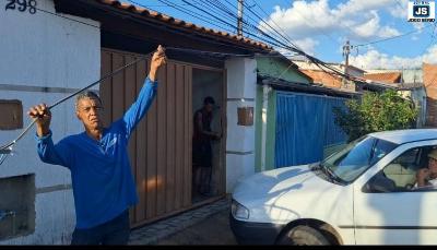 Vereador Carlo atende moradores da Vila Progresso, prejudicados com fiaes irregulares 