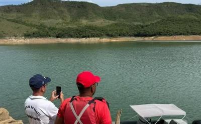 Bombeiros realizam buscas por homem desaparecido ap�s acidente com barco em Guap�