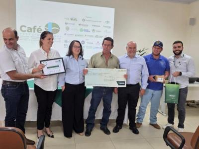 Cooxup homenageia cooperados de Alpinpolis pelo programa Caf Produtor de gua