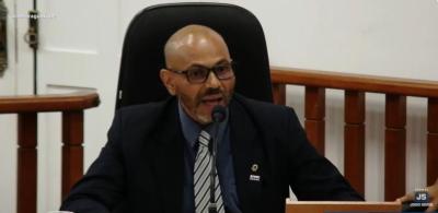 Vereador Carl�o discursa sobre novo projeto da Santa Casa, inaugura��o da UPA e a destina��o de recursos � Sa�de de Guaxup� 