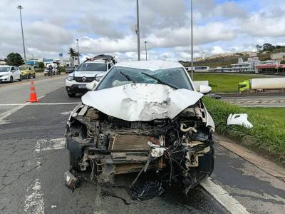 Colis�o frontal na BR-459 deixa motociclista morto e motorista � preso por embriaguez