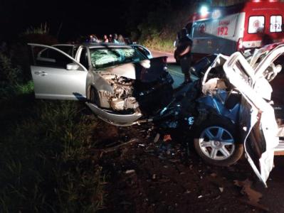 Colis�o frontal entre ve�culos deixa tr�s feridos em S�o Sebasti�o do Para�so