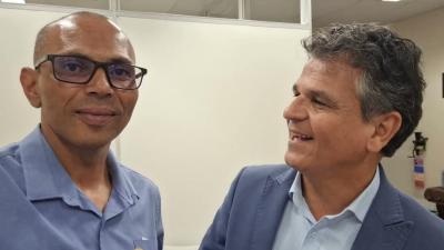 Vereador Carl�o recebe ajuda do deputado Luizinho na luta contra os problemas de energia el�trica na zona rural de Guaxup�