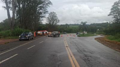 Mulher morre em colis�o transversal na MGC-267, em Cambuquira