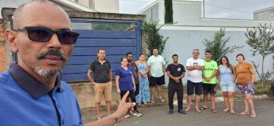 Vereador Carl�o � recebido por moradores do Parque dos Ip�s para reuni�o sobre melhorias necess�rias ao bem estar da comunidade