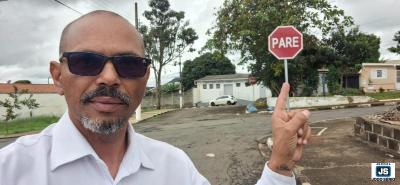 Sinaliza��o deixa o tr�nsito mais seguro em cruzamento de bairro na cidade de Guaxup� 