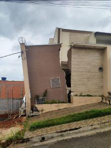 Parte de resid�ncia desaba ap�s risco estrutural e mobiliza Bombeiros em Minas Gerais