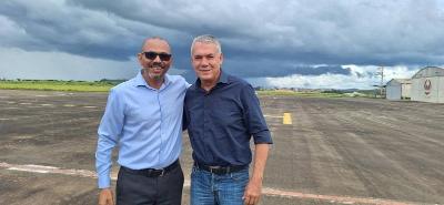 Vereador Carl�o e deputado Z� Silva reafirmam o compromisso com os bairros Ouro Verde e Limoeiro sobre a constante instabilidade energ�tica 