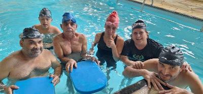 Assistidos da APAE realizam importantes atividades aqu�ticas na sede da entidade