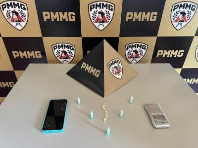 Pol�cia Militar prende dois suspeitos por tr�fico de drogas em Guaran�sia