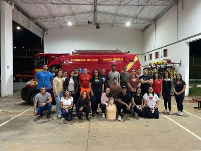 Bombeiros promovem curso de primeiros socorros em Guaxup�
