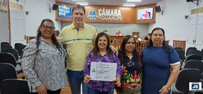 C�mara de Guaxup� homenageia trabalhadora com Mo��o de Aplausos pelo 