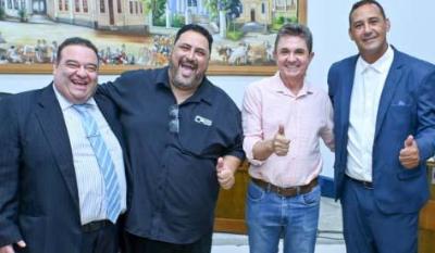 Esfor�os do ex-prefeito La�rcio Nogueira resultam na cria��o do CAC em Guaran�sia