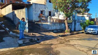 Moradores do Colmeia II revoltados com a instabilidade da rede de esgoto e a falta de suporte 