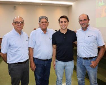 Deputado federal Nikolas Ferreira visita a Cooxup� e conhece de perto a for�a da cafeicultura cooperativista