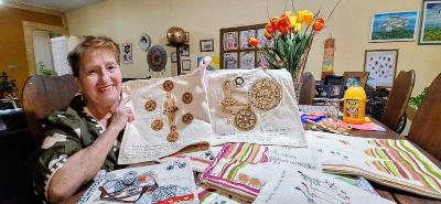 Educadora guaxupeana une a Literatura infantil ao artesanato para imortalizar hist�rias em seus livros de tecidos art�sticos 