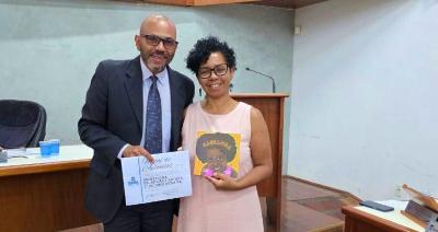 Claudinea Moreira apresenta, na C�mara de Guaxup�, seu livro 