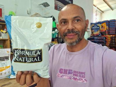 Mega Pet Shop oferece variedade de ra��es para c�es e gatos em Guaxup�