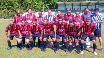 Competi��o regional de futebol m�ster movimenta Guaxup�