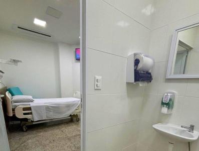 Rapaz baleado ter�a-feira deixa a UTI da Santa Casa em Guaxup�