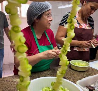 Ivonete, do Marmitex, ministra curso de gastronomia no interior paulista
