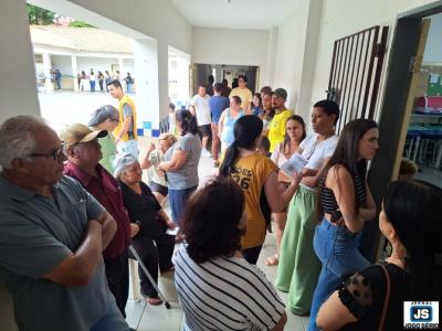 Carl�o leva ao Cart�rio Eleitoral reclama��o sobre demora na vota��o em se��o da Escola Coronel 