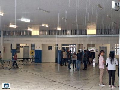 Chuva d� uma tr�gua e deve melhorar o movimento nas se��es eleitorais de Guaxup� 