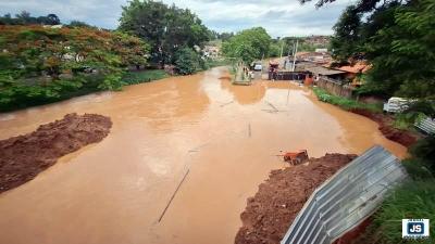 Rio sobe muito acima do esperado e coloca moradores da Vila Progresso sob alerta 